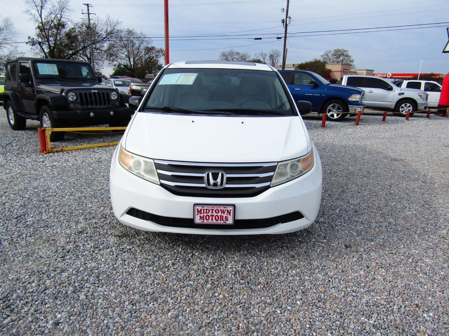 2012 WHITE /Tan Honda Odyssey (5FNRL5H68CB) , Automatic transmission, located at 15016 S Hwy 231, Midland City, AL, 36350, (334) 983-3001, 31.306210, -85.495277 - Photo#1